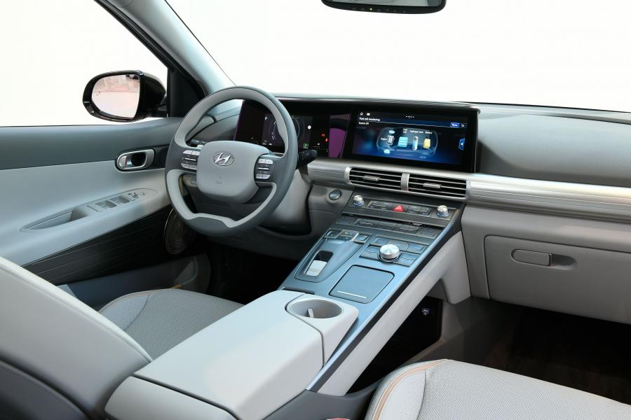 Торпедо Hyundai NEXO 2018 года  (WW) (фото 13 из 41)